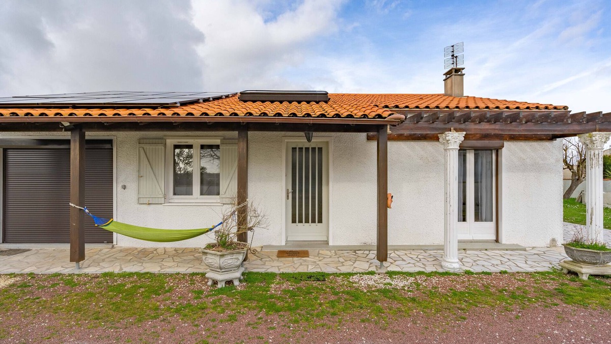 Medis House | Holiday Home 'Maison Médis' with Garden & Terrace