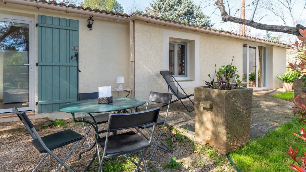 Garrigues House | Holiday Home 'Mazet' with Private Terrace, Private Garden and Wi-Fi