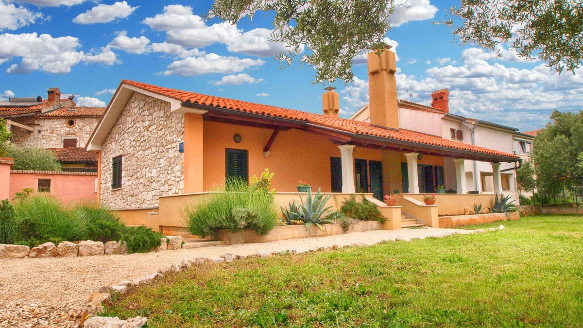 Gulici House | Holiday home mit Terrasse und Klimaanlage