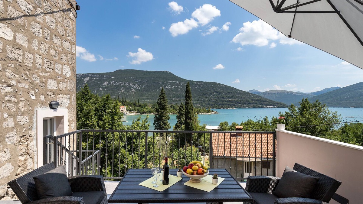 Hodilje House | Holiday Home Monika - Two Bedroom Holiday Home with Terrace and Sea View