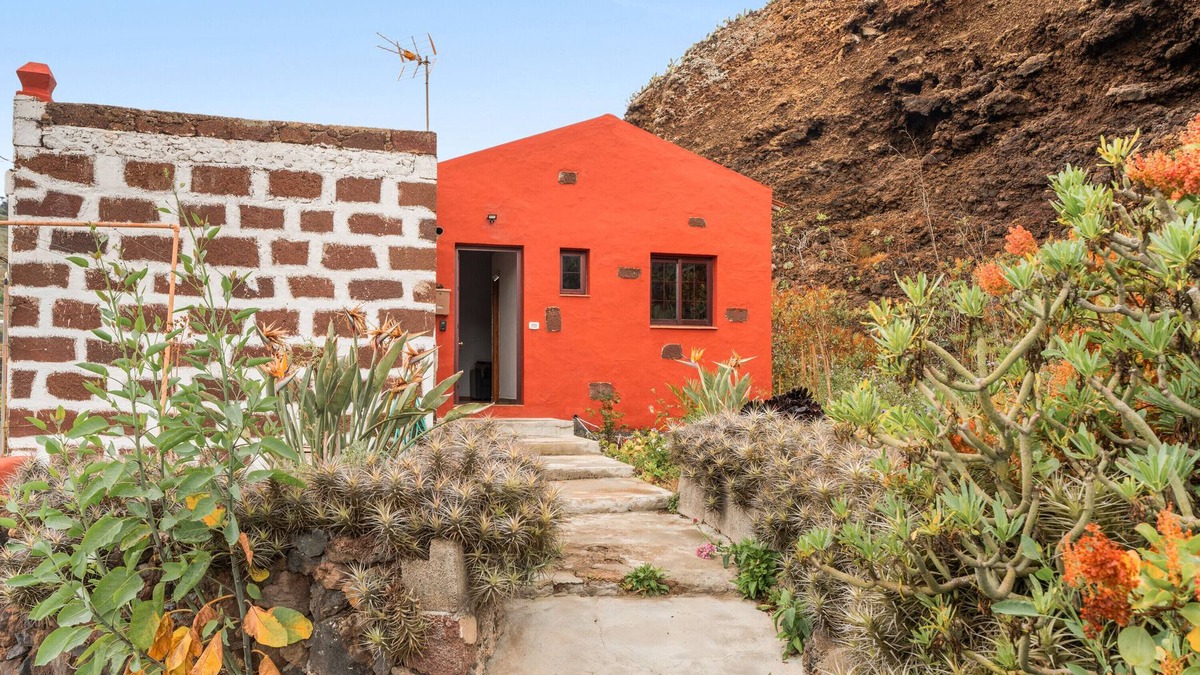 Mocanal House | Holiday Home 'Montaña De Aguarijo' with Mountain View, Private Terrace and Wi-Fi