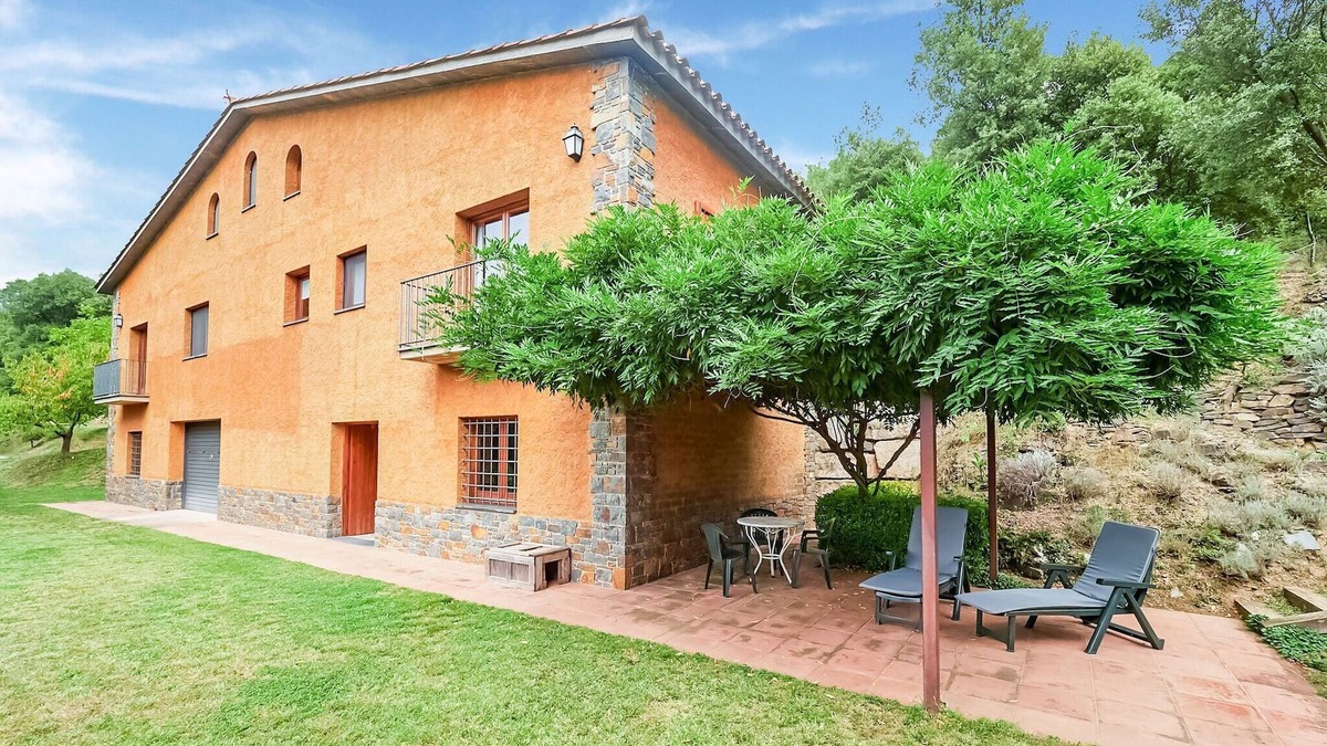 Montseny House | Holiday Home Montseny with Pool