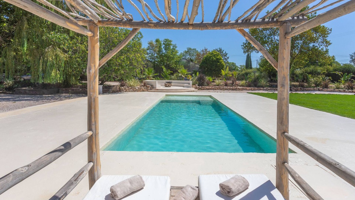 Le Luc House | Holiday Home 'Montserrat' with Mountain View, Wi-Fi and Air Conditioning