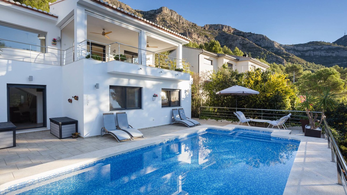 La Drova House | Holiday Home 'Mountain View Villa' with Mountain View, Wi-Fi and Air Conditioning