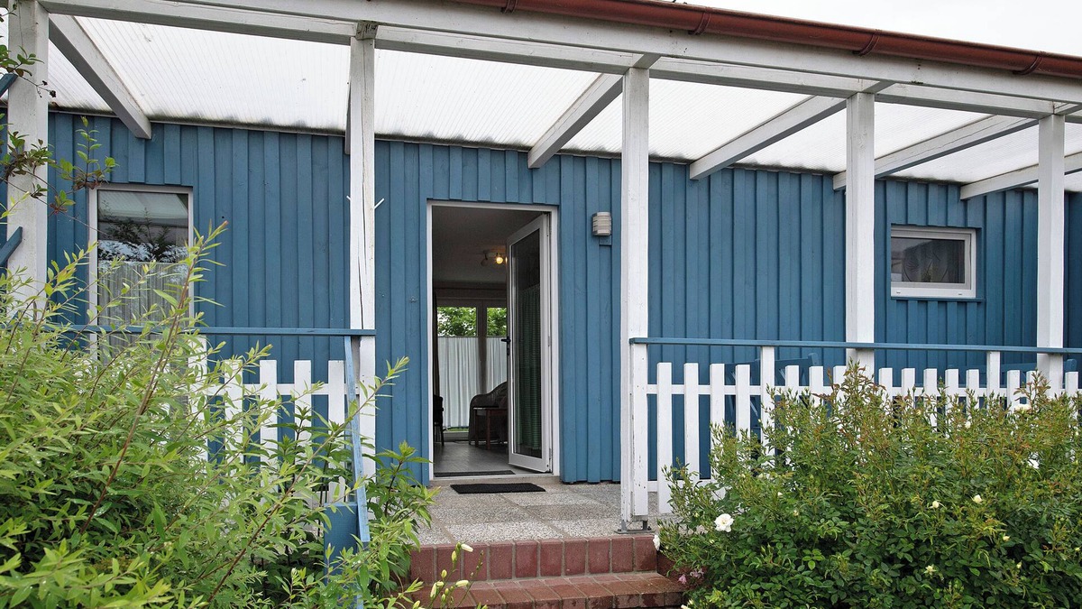 Meschendorf House | Holiday Home 'Möve Aba Bungalow 64' with Private Terrace, Shared Garden and Wi-Fi