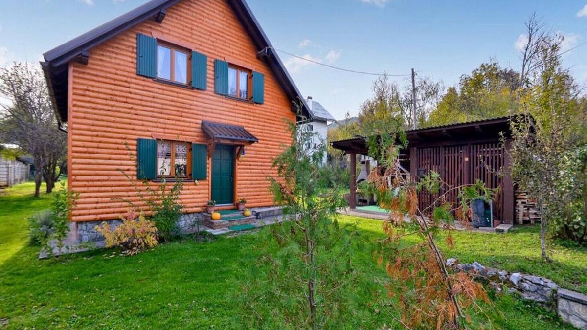Ogulin House | Holiday Home Nada - Two Bedroom Holiday Home with Private Garden