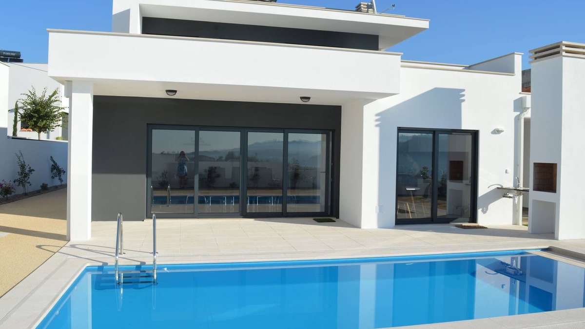 Famalicao House | Holiday Home; Nazaré Beach for Surfing