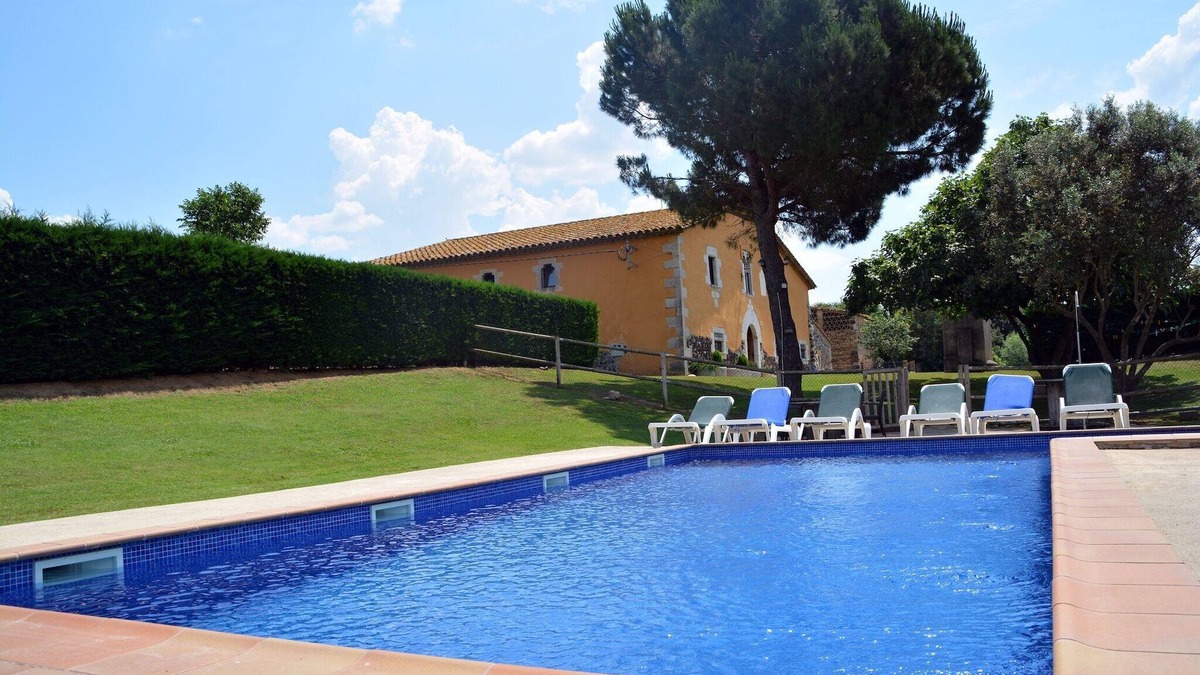 Aiguaviva Villa | Holiday Home near Girona Airport with Pool