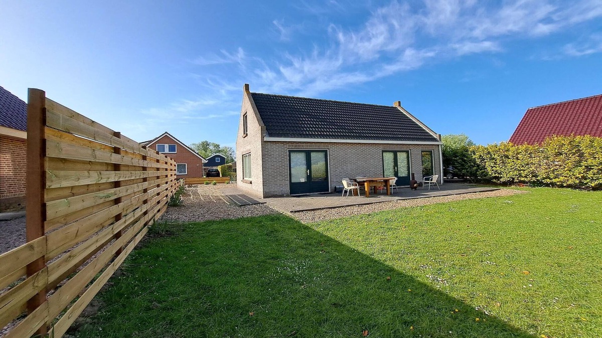 Tzummarum House | Holiday Home near Wadden Sea Elfsteden Route