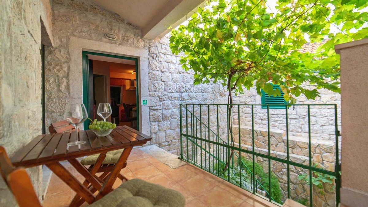 Kastel Novi House | Holiday home Nela, (15671), Kaštel Stari, hr