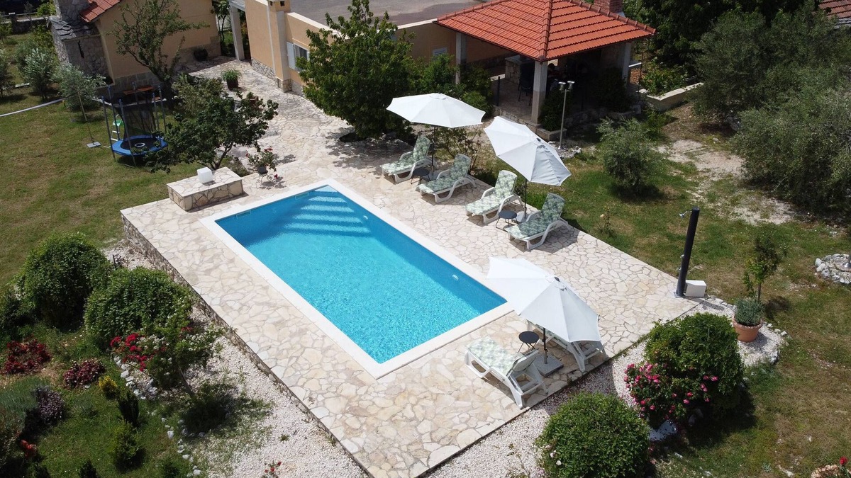 Unesic House | Holiday home Neva with private pool and game room