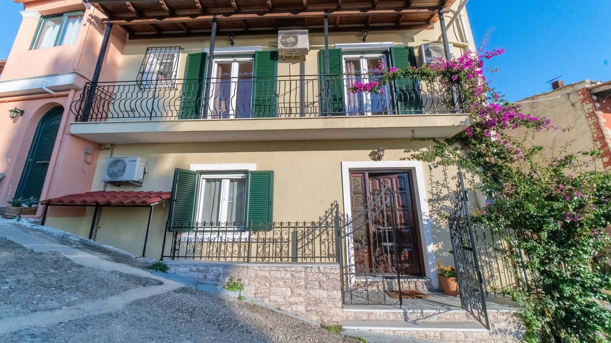 Pelekas House | Holiday Home Nikolas with Sea View, Terrace & Balconies