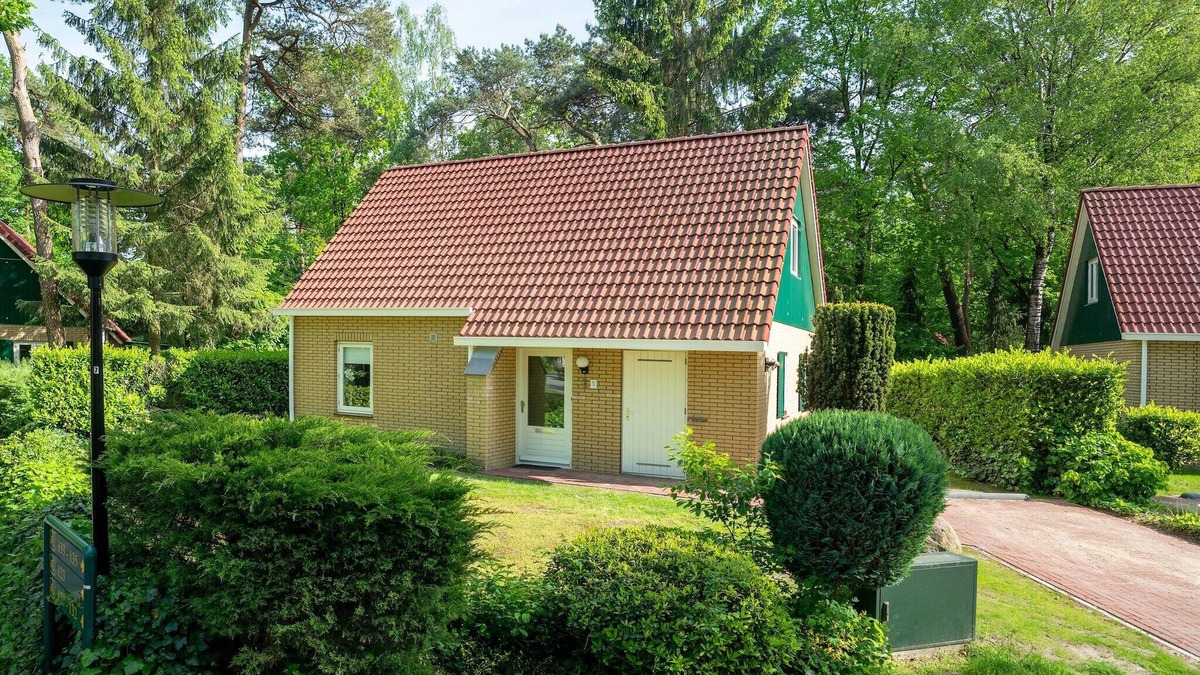 Diessen House | Holiday Home in Diessen with Private Sauna