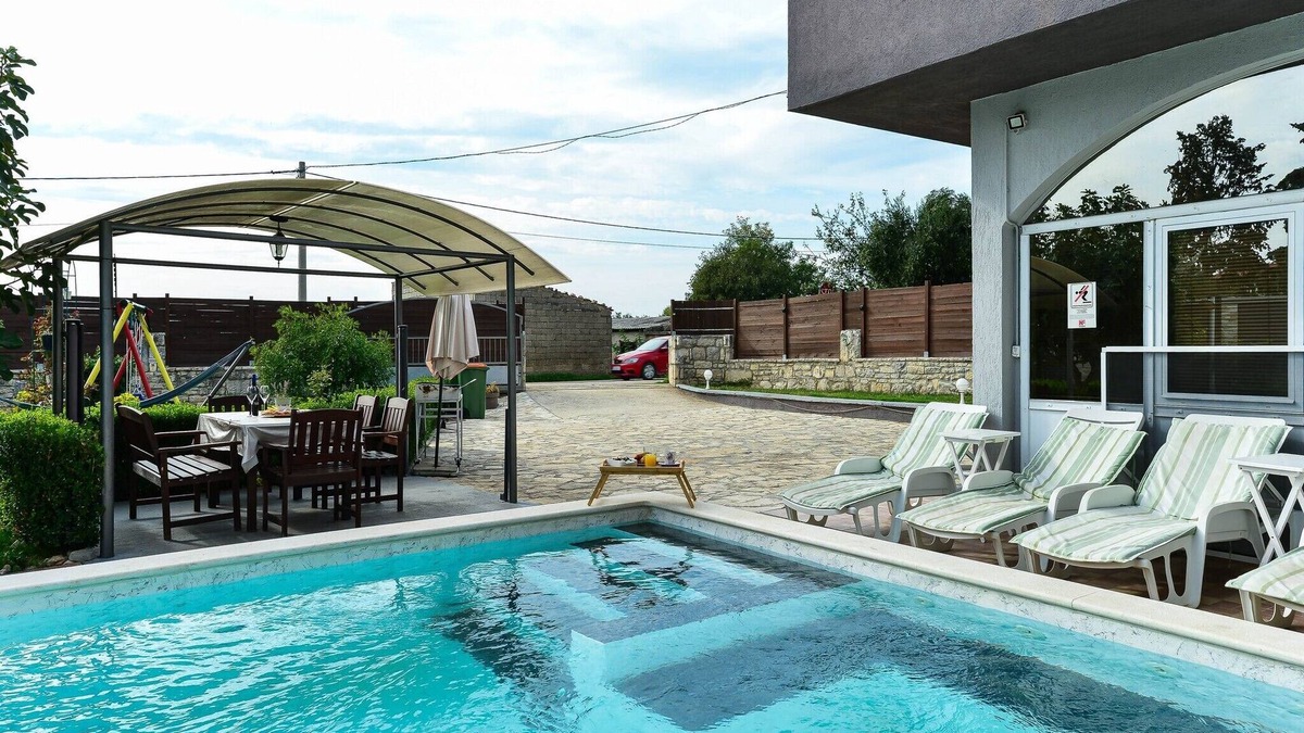 Galovac House | Holiday Home Noa - Four Bedroom Holiday Home with Swimming Pool