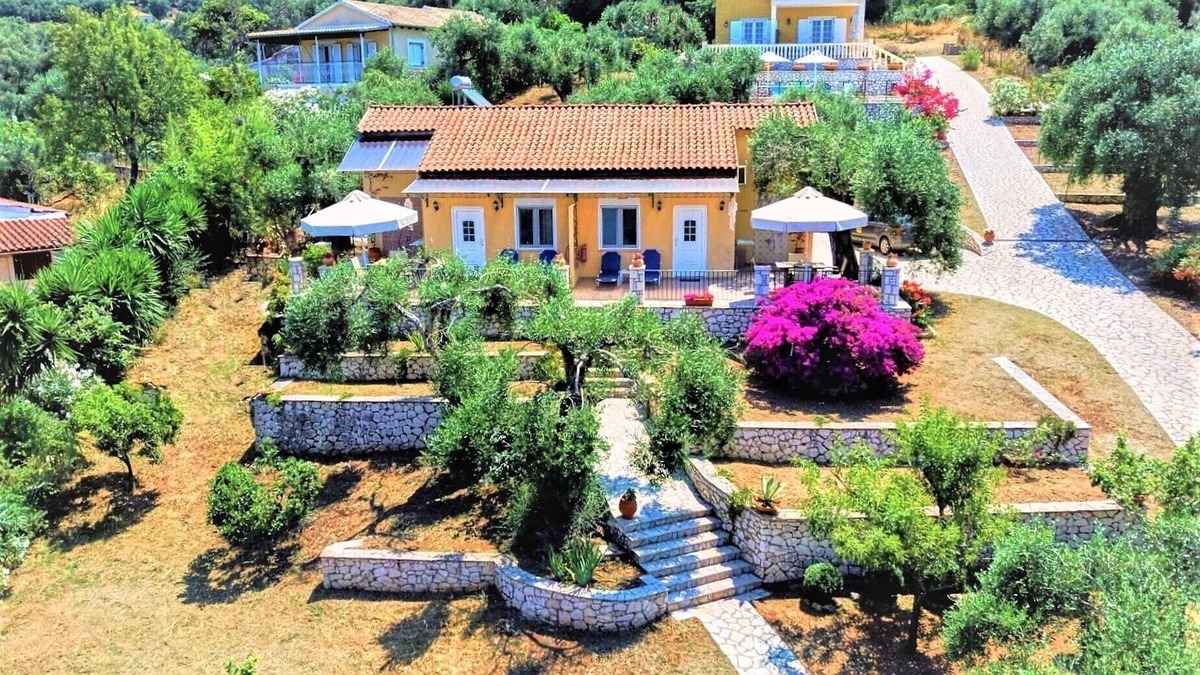 Old Town House | Holiday Home "Nora" with 2 Apartments and Shared Pool - Sea Breeze 1