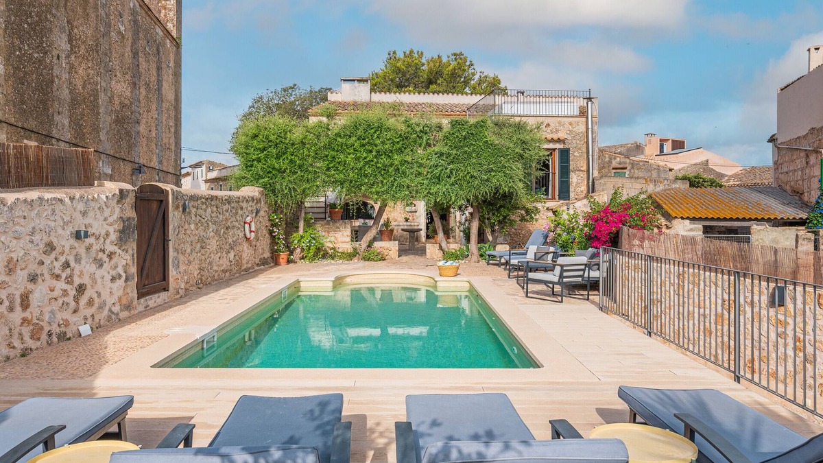 Buger House | Holiday Home 'Numero Uno' with Sea View, Wi-Fi and Air Conditioning