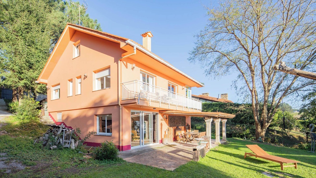 Callobre House | Holiday Home 'O Axouxere' with Mountain View, Private Terrace and Wi-Fi