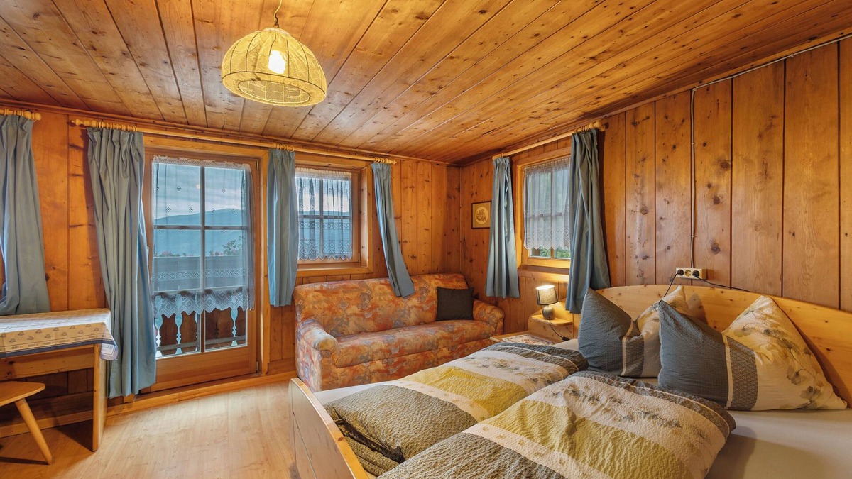 Vallarga House | Holiday Home "Oberhof Bauernhaus" with Mountain View, Garden & Wi-Fi