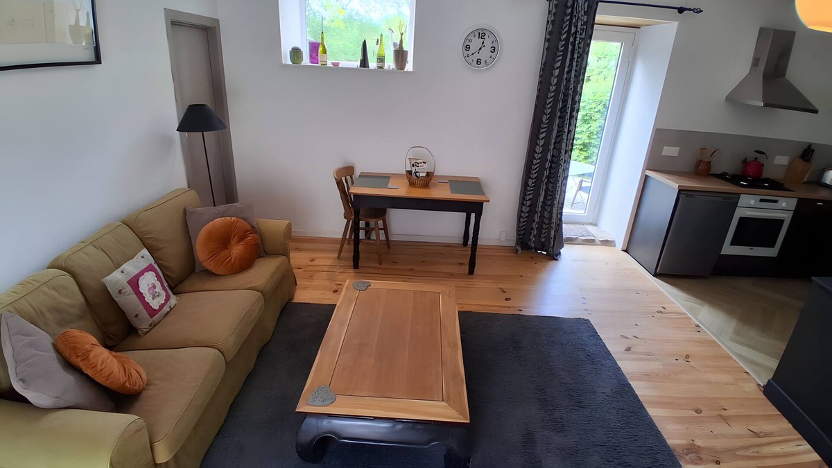 Langoelan House | Holiday Home 'Orchid' with Private Terrace, Private Garden and Wi-Fi