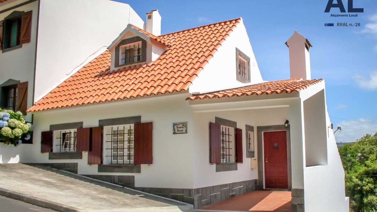 Ribeira Grande House | Holiday home overlooking the water