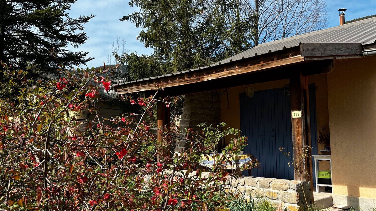 Thorame-Basse House | Holiday Home 'Petit Chalet' with Mountain View, Private Terrace and Private Garden
