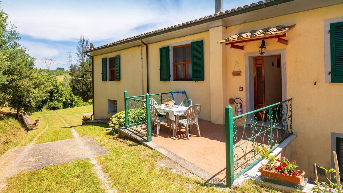 Fauglia House | Holiday Home 'Poggio1' with Shared Pool, Shared Garden and Wi-Fi
