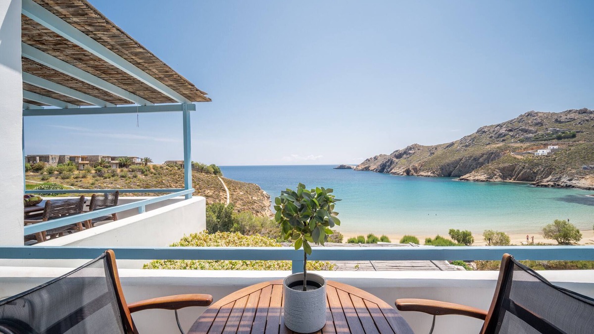 Serifos House | Holiday Home 'Psili Ammos' with Private Terrace, Balcony and Air Conditioning