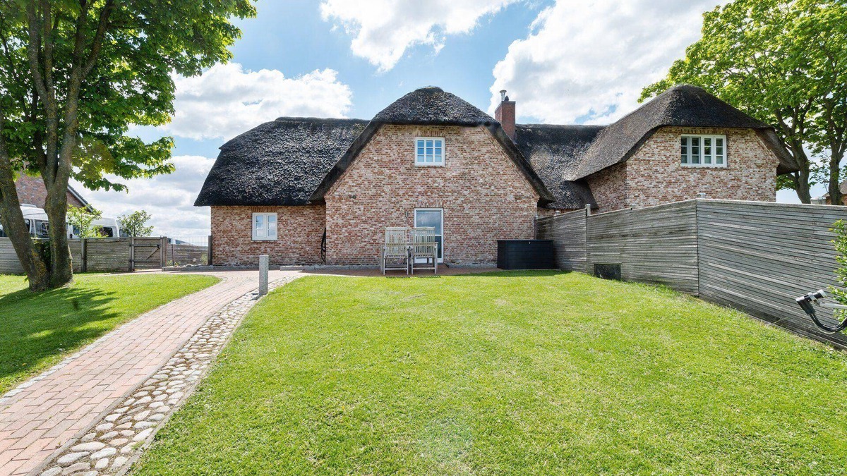 Dagebuell House | Holiday home "Reethus Steuerbord Holiday home" North Sea