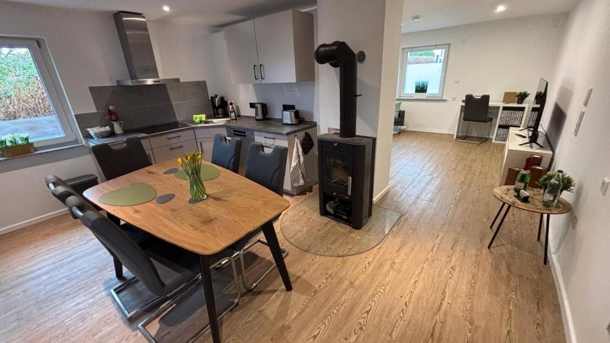 Schwerin House | Holiday Home 'Rehblick Schwerin' with Private Terrace, Wi-Fi and Air Conditioning