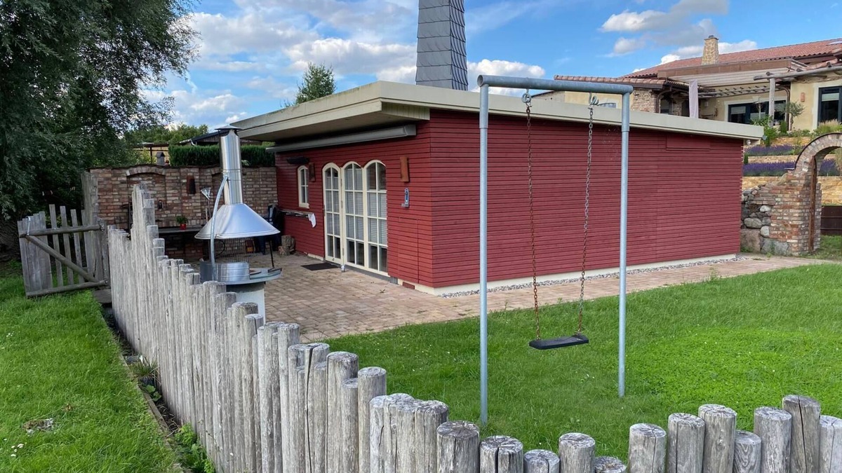 Buetzow House | Holiday Home 'Reiseoase' with Lake View, Wi-Fi and Air Conditioning