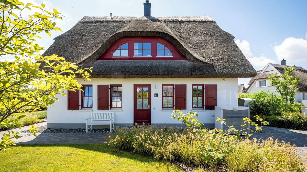 Parow House | Holiday Home 'Rügenblick 24' with Sea View, Private Terrace and Wi-Fi