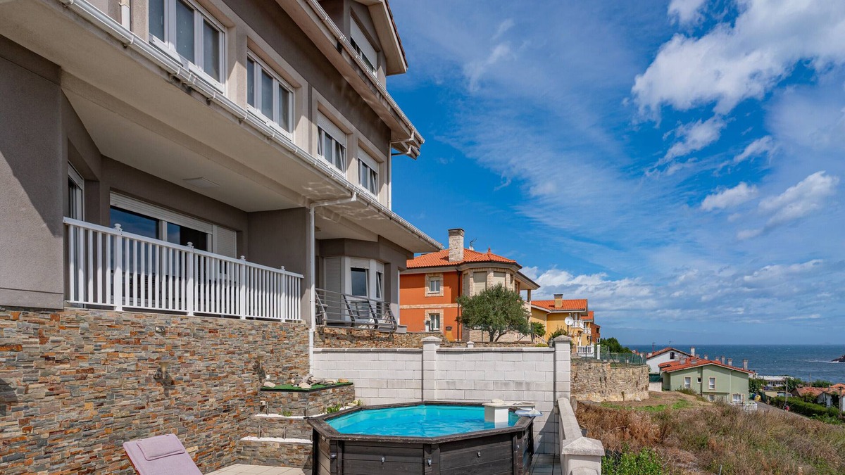 Castrillon House | Holiday Home 'Santa Divina Relax Para 10 Personas' with Balcony and Wi-Fi
