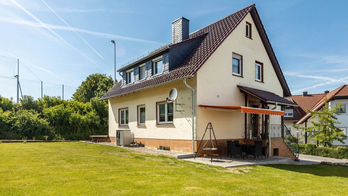 Frielendorf House | Holiday Home 'Schöne Aussicht' with Private Garden and Wi-Fi