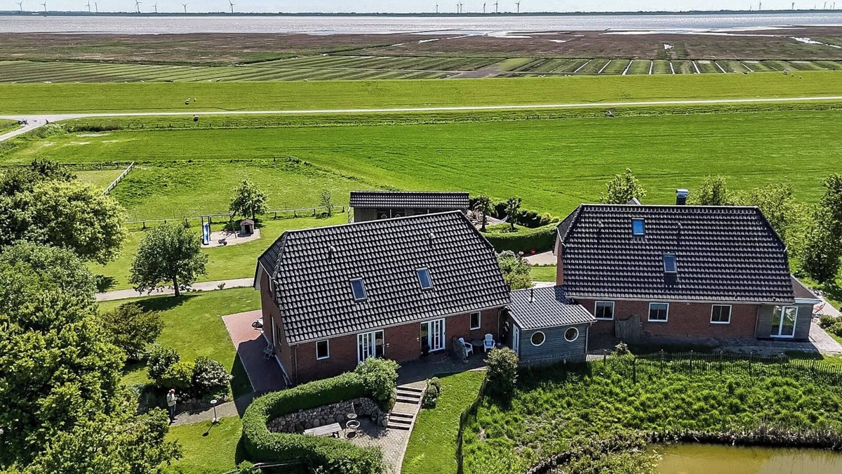 Nordstrand House | Holiday Home 'Schobüll' with Sea View, Private Terrace and Wi-Fi