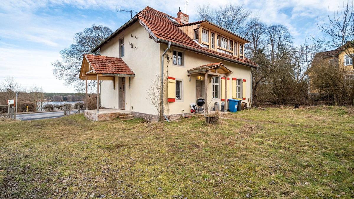 Flecken Zechlin House | Holiday Home 'Seeblick' with Lake View, Private Terrace and Wi-Fi