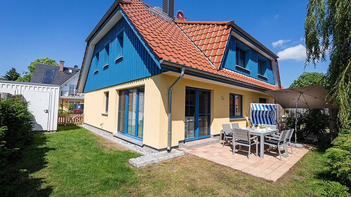 Zingst House | Holiday Home 'Seemannsgarn' with Garden, Shared Sauna & Wi-Fi