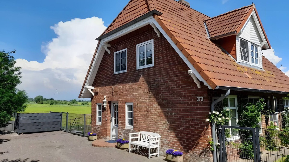 Dagebuell House | Holiday Home 'Seestern' with Private Terrace, Private Garden and Wi-Fi