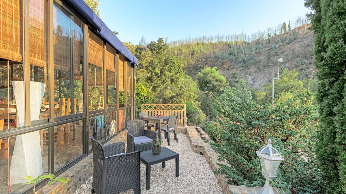 Baiona House | Holiday Home 'Selão Da Eira Velha' with Lake View, Shared Pool and Wi-Fi