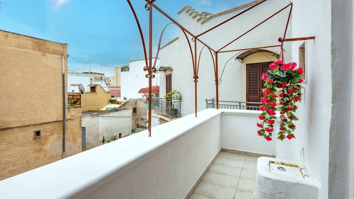 Centro Storico House | Holiday Home "Sg Standard" with Landmark View, Terrace & Wi-Fi