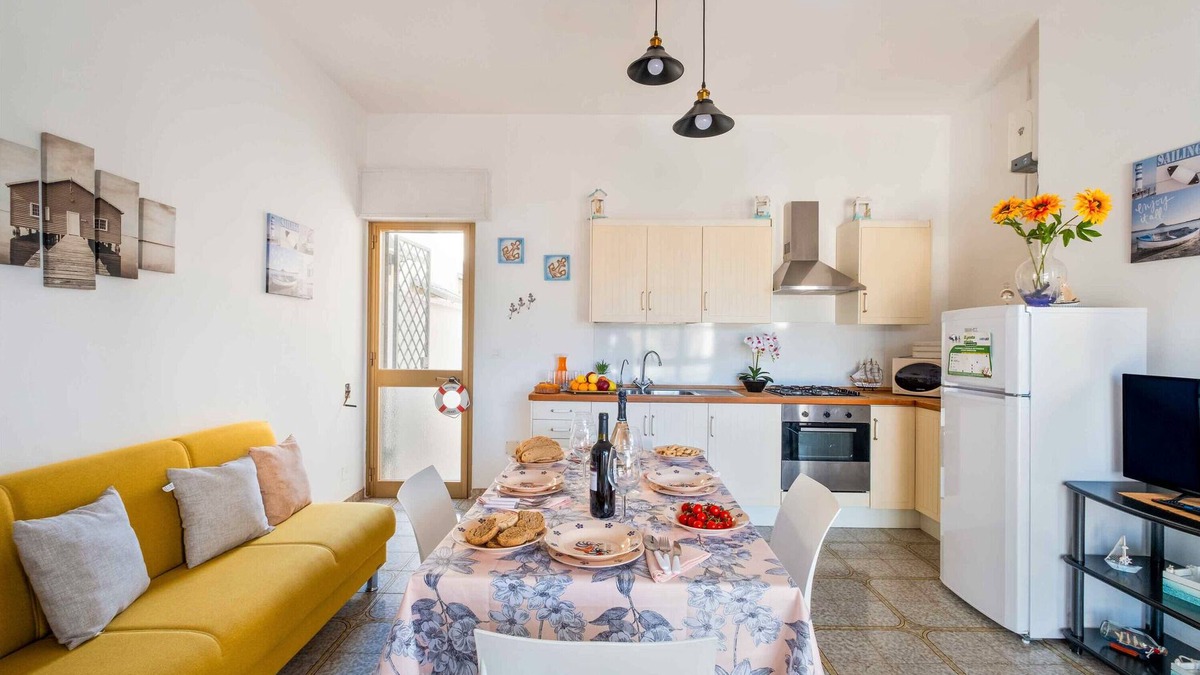 Torre Lapillo House | Holiday Home 'Summer Sunshine Private Villa' with Sea View, Wi-Fi and Air Conditioning