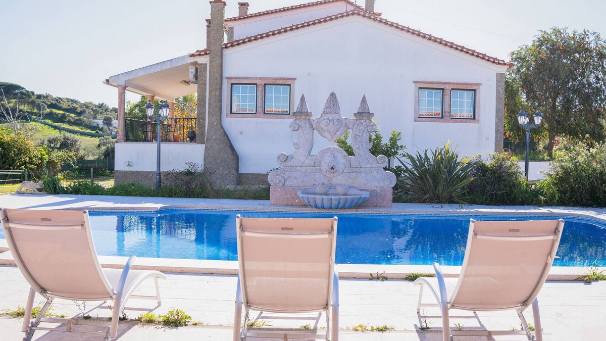 Sintra House | Holiday Home 'Super House with Pool In Sintra' with Mountain View, Wi-Fi and Air Conditioning