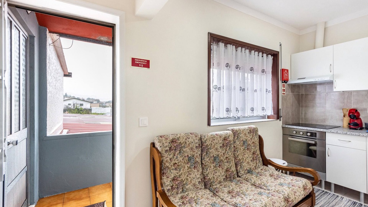 Oliveira De Azemeis House | Holiday Home 'T1 Perto Do Porto' with Mountain View, Private Terrace and Wi-Fi