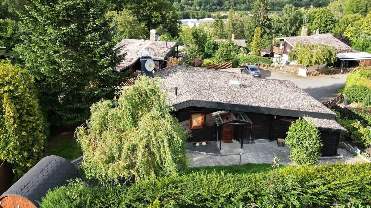 Barbis House | Holiday home "Talblick" with garden and barbecue