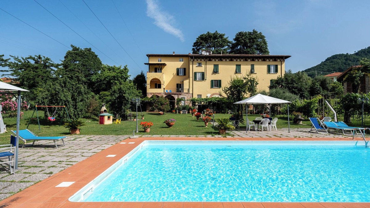 Nozanno House | Holiday Home "Tenuta Il Ponte - Dama" with Shared Pool, Private Garden & Wi-Fi