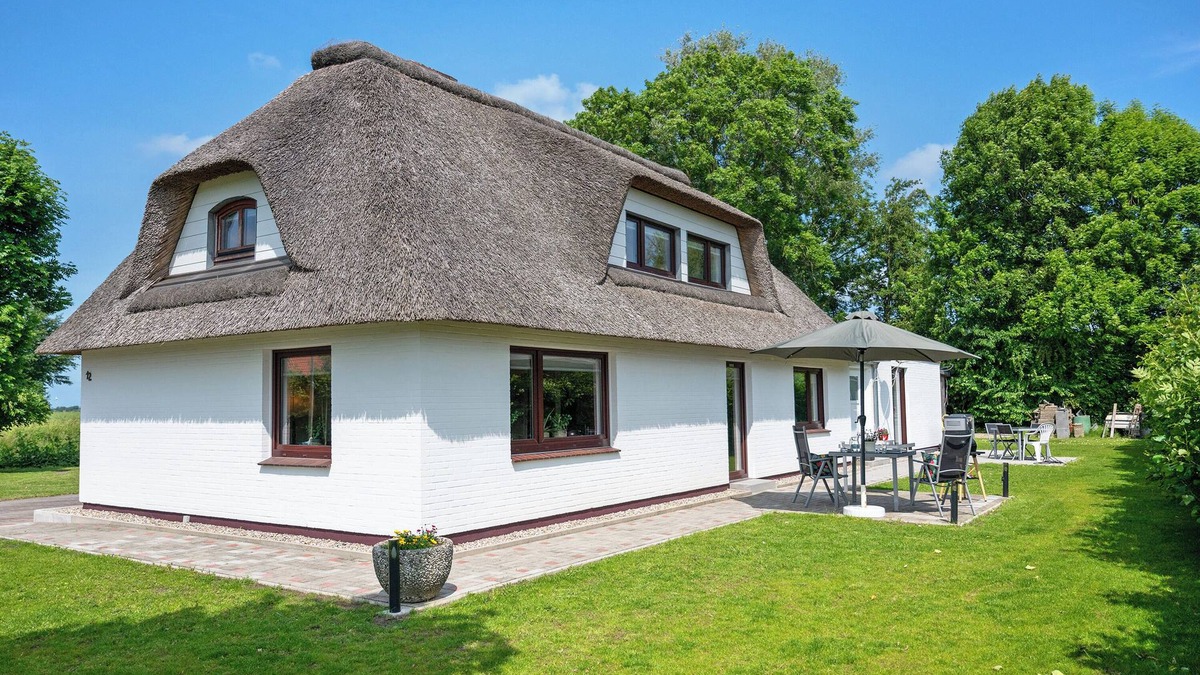 Oesterwurth House | Holiday Home 'Tina' with Private Terrace, Private Garden and Wi-Fi