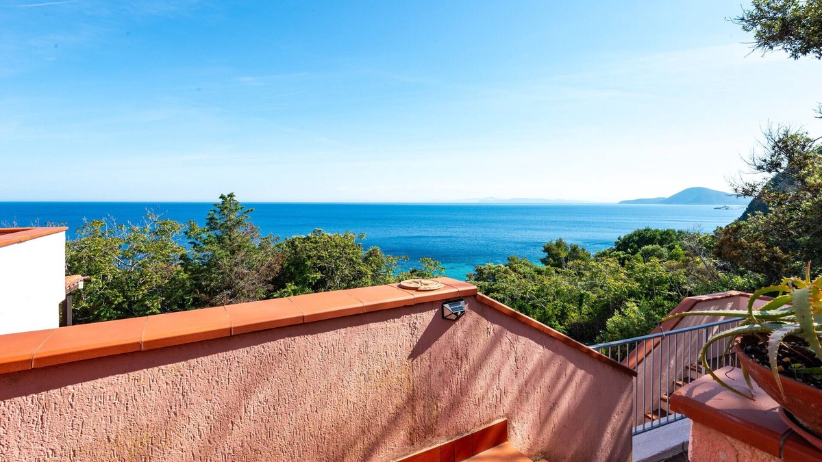 Portoferraio House | Holiday Home 'Trilocale Maestrale Beach' with Sea View, Terrace and Air Conditioning