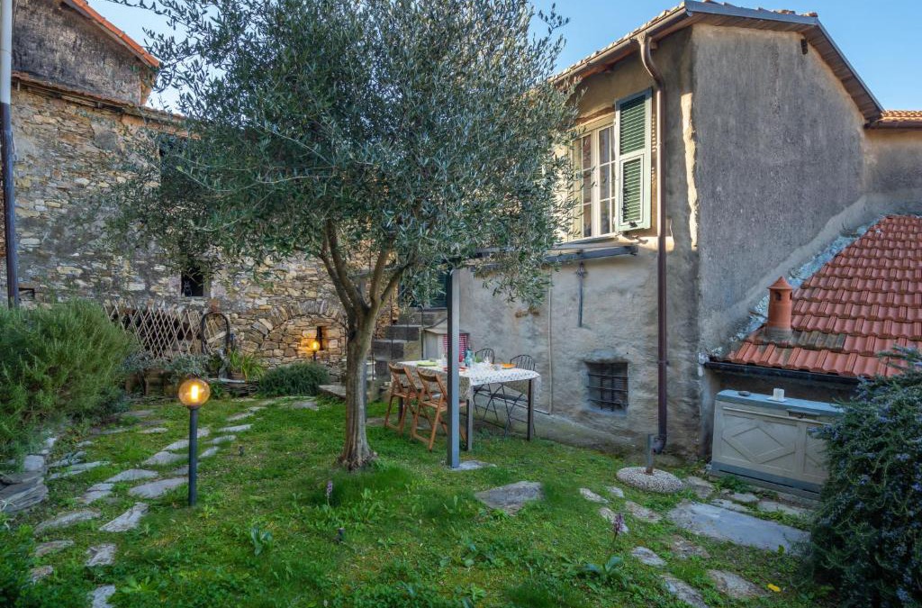 Chiusanico House | Holiday Home U Furnu by Interhome