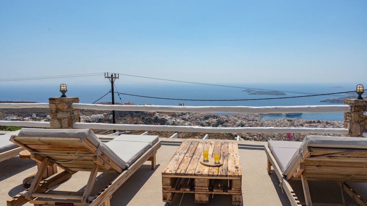 Syros House | Holiday Home "Uppolis House" with Sea View, Balcony & Wi-Fi