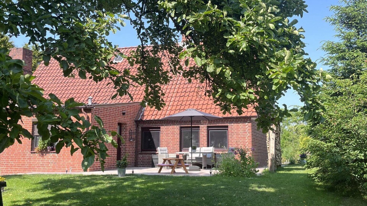 Neuenkirchen House | Holiday Home 'Urlaub An Der Elbmündung' with Private Terrace, Private Garden and Wi-Fi