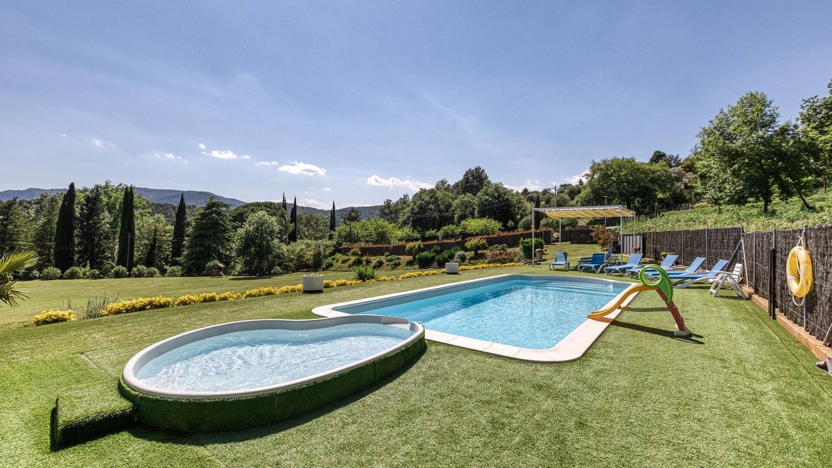 Usall House | Holiday Home 'Usall Rural' with Private Pool, Wi-Fi and Air Conditioning